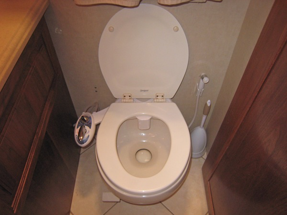 A white toilet sitting in a bathroom

Description automatically generated