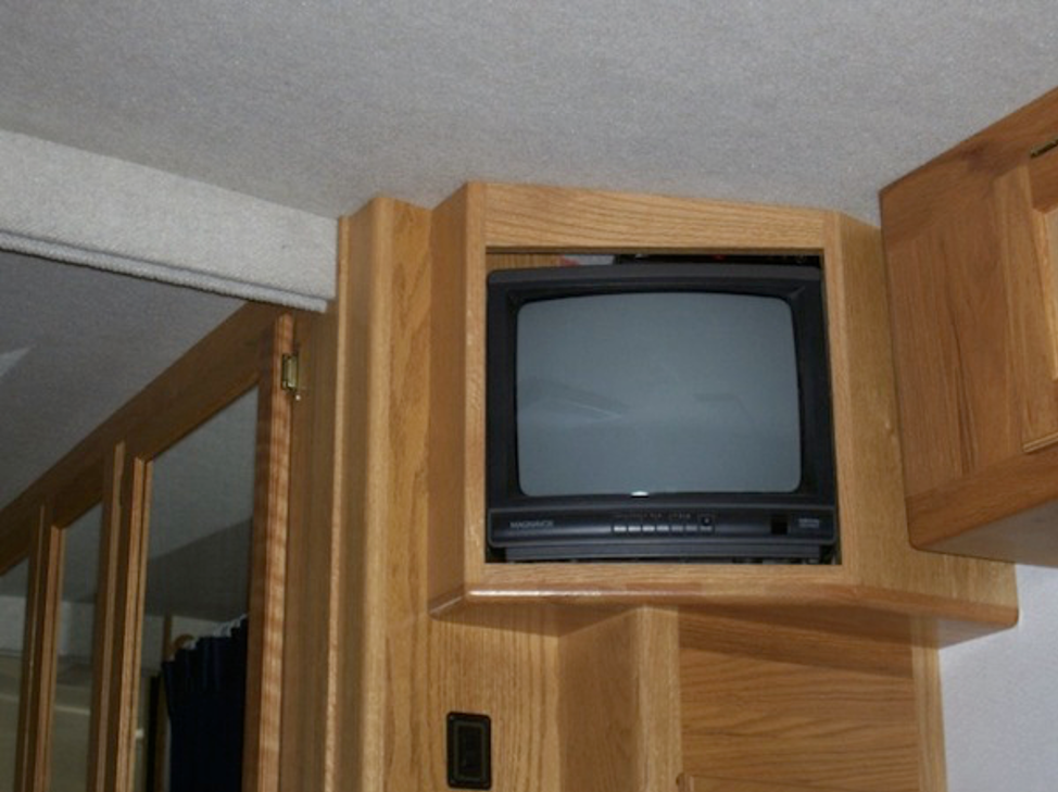 A television is sitting on a counter

Description automatically generated