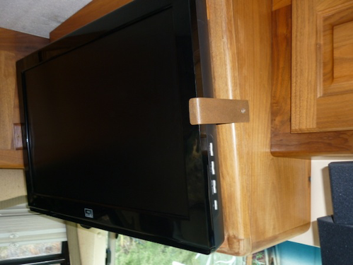 A picture containing indoor, cabinet, wall, computer

Description automatically generated